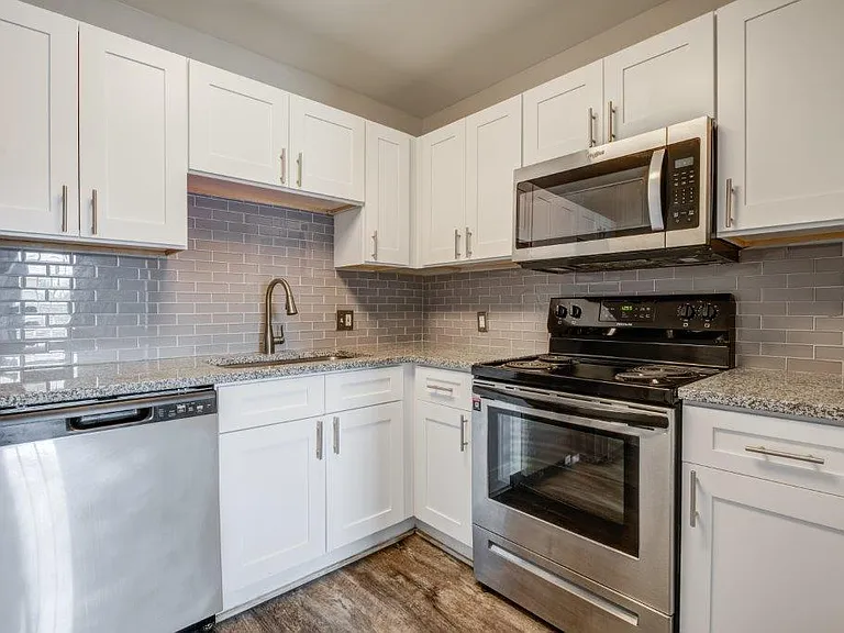 The Summit at Ridgewood Apartment and Townhomes — Photo 2