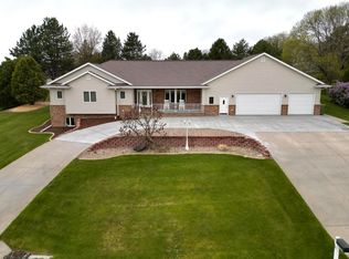 10 Rolling Hills Rd, Kearney, NE 68845