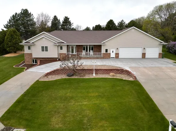 10 Rolling Hills Rd, Kearney, NE 68845