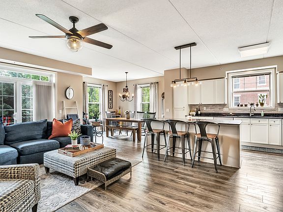 4th image of 190 W Johnson St Unit 302