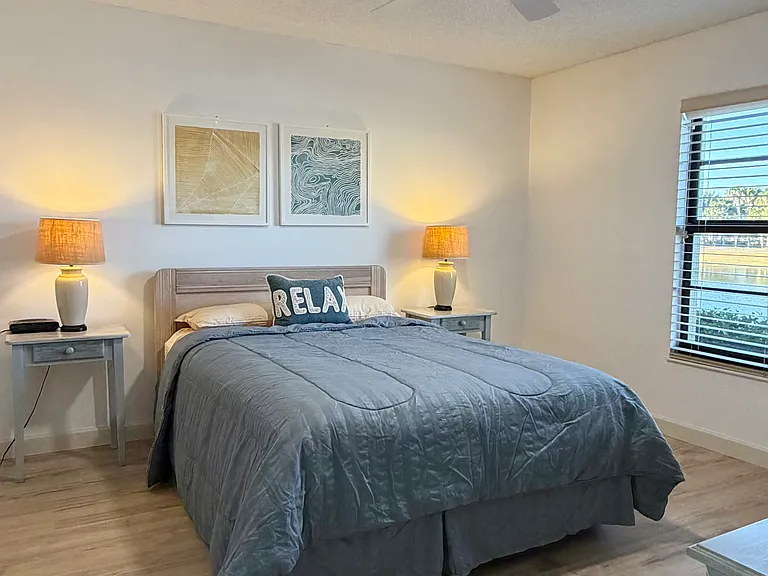 Spacious Primary w/ STUNNING lake & golf course views & HUGE walk-in closet
