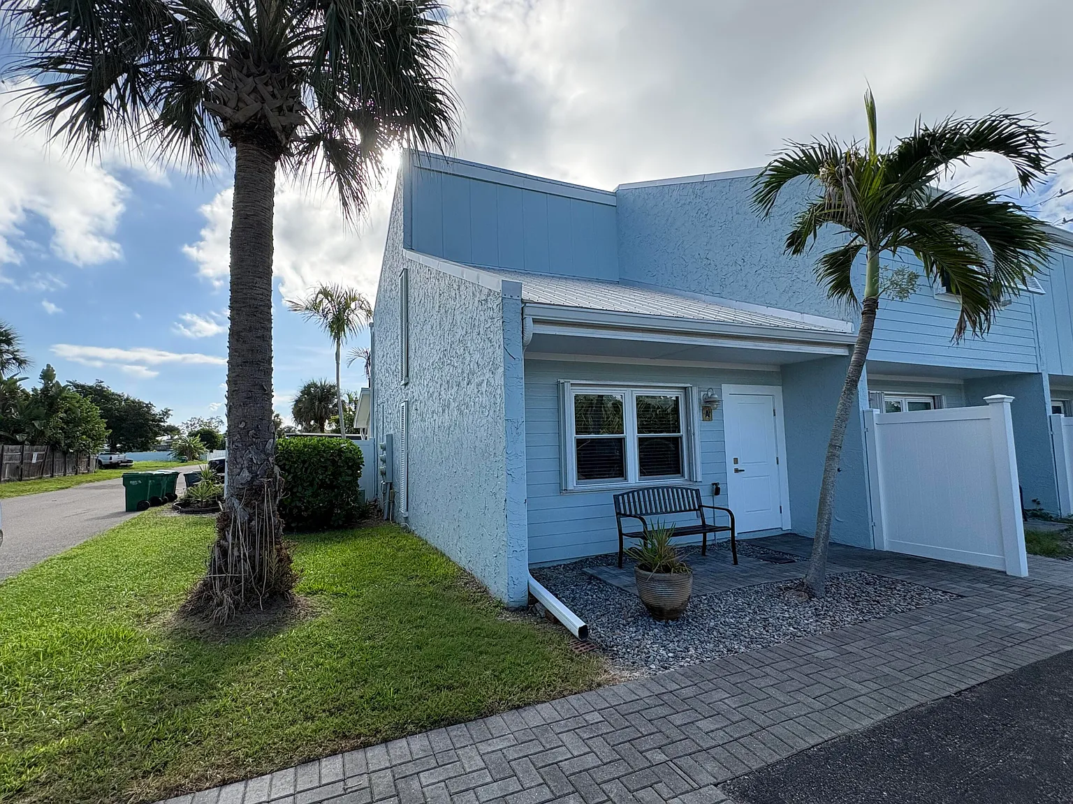 1 bed, 1.5 bath, 782 sqft, $1,800 — Photo 2