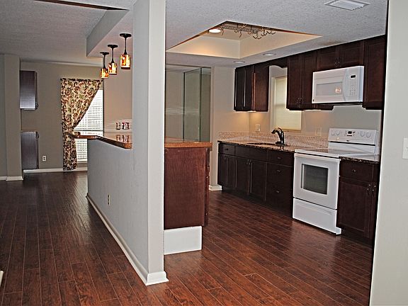 3rd image of 10128 Leisure Ln N