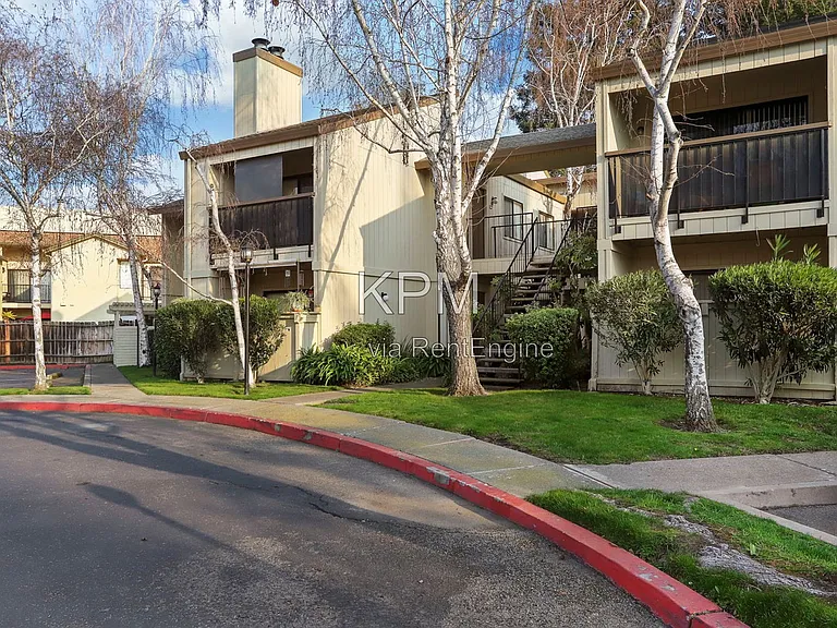 Stamford Court Apartments — Photo 55