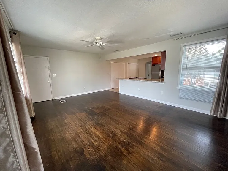 Belmont Terr 1274 - 1276 — Photo 3
