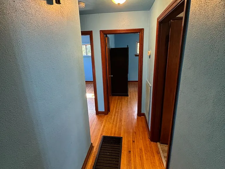 1501 Akins Dr — Photo 5