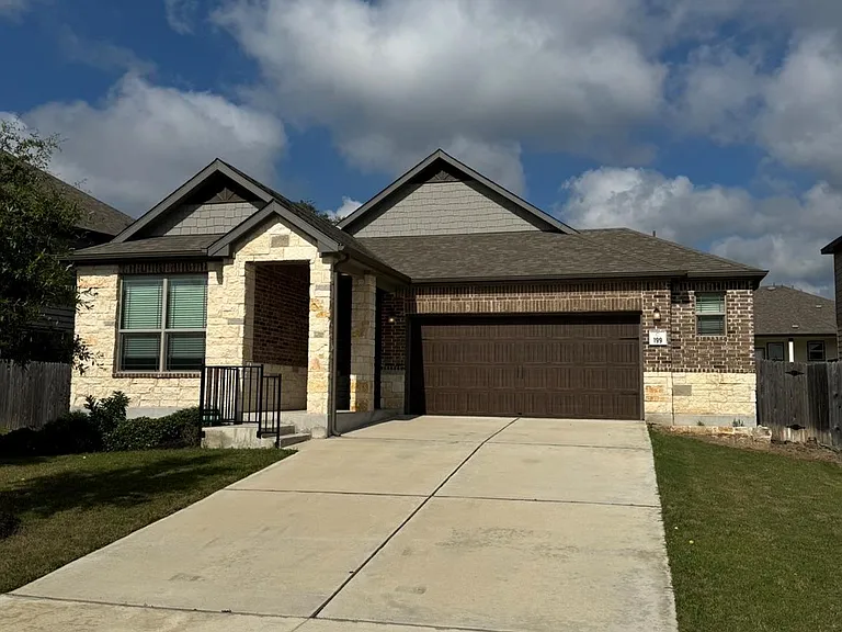 199 Kennicott Dr — Photo 2