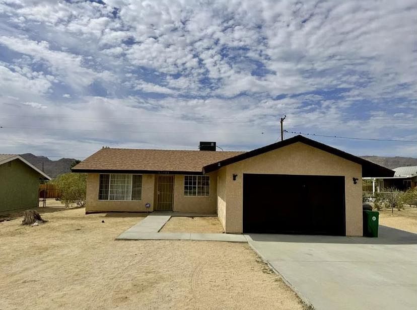 1st image of 61789 Hilltop Dr