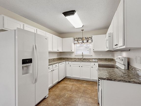 5th image of 96307 Nassau Lakes Cir