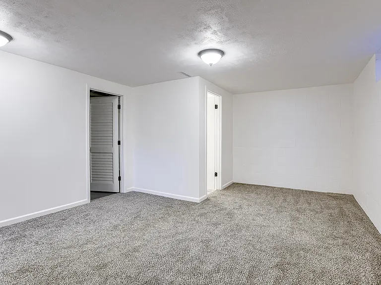 5312 N 48th Ave — Photo 19