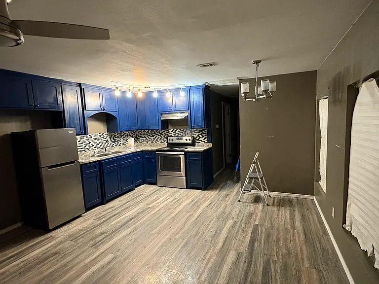 2912 Bonham St — Photo 14