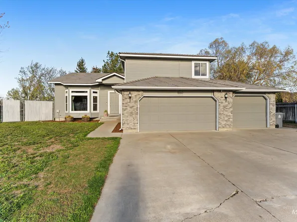 1860 Bishop Ct, Mountain Home, ID 83647