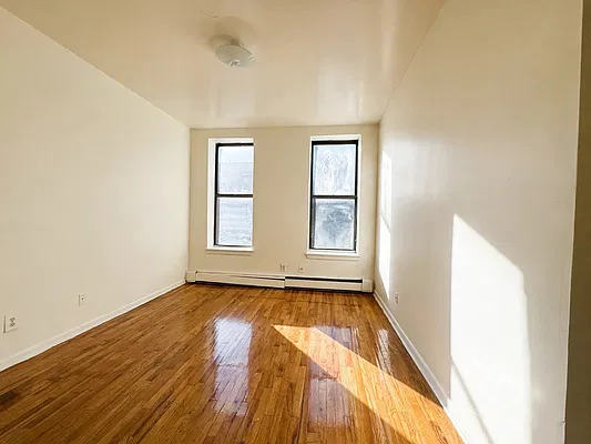 Bedroom, photo 1