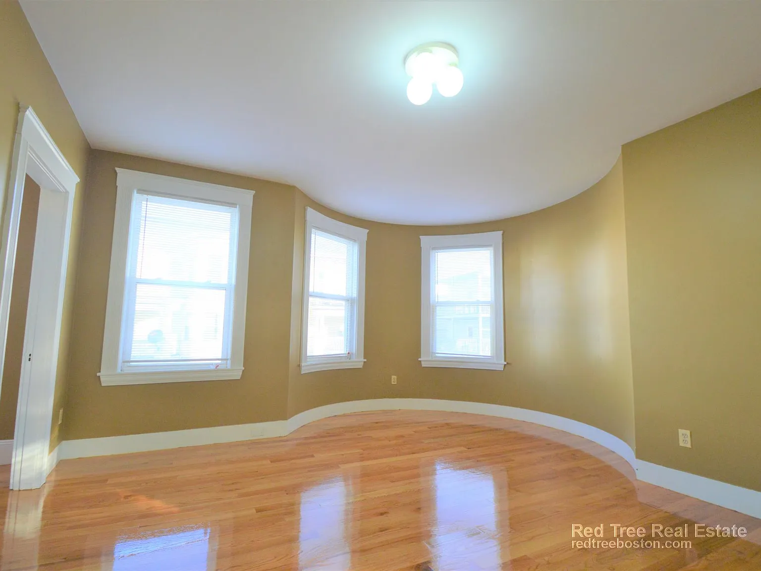 3 bed, 1300 sqft, $3,600 — Photo 4