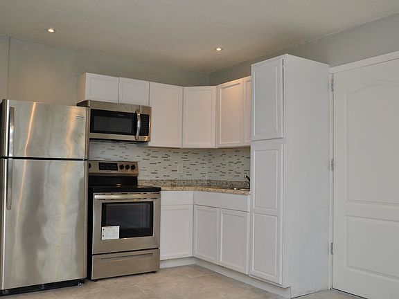 3rd image of 808 Georgia Ave