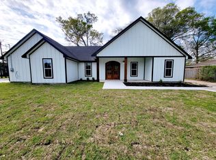 1101 N 2nd St, Silsbee, TX 77656