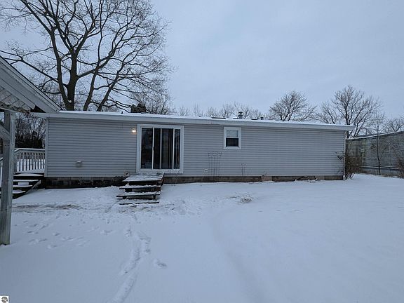 3rd image of 2042 Green Dr