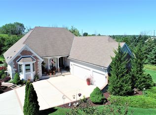 2467 Prairie View Ln, Grafton, WI 53024