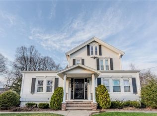 40 School St, North Smithfield, RI 02896
