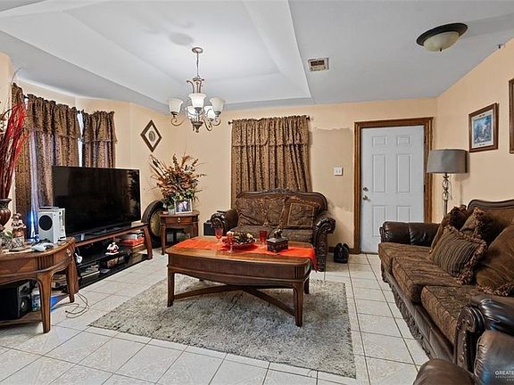 3rd image of 609 W Albatross Ave