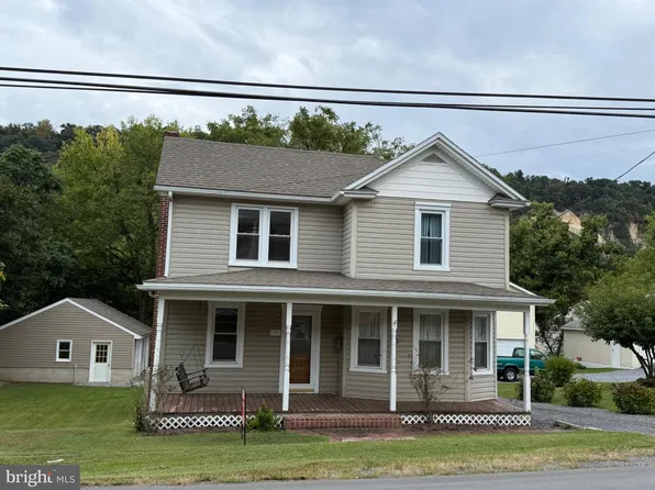 307 Harrison Ave, Berkeley Springs, WV 25411