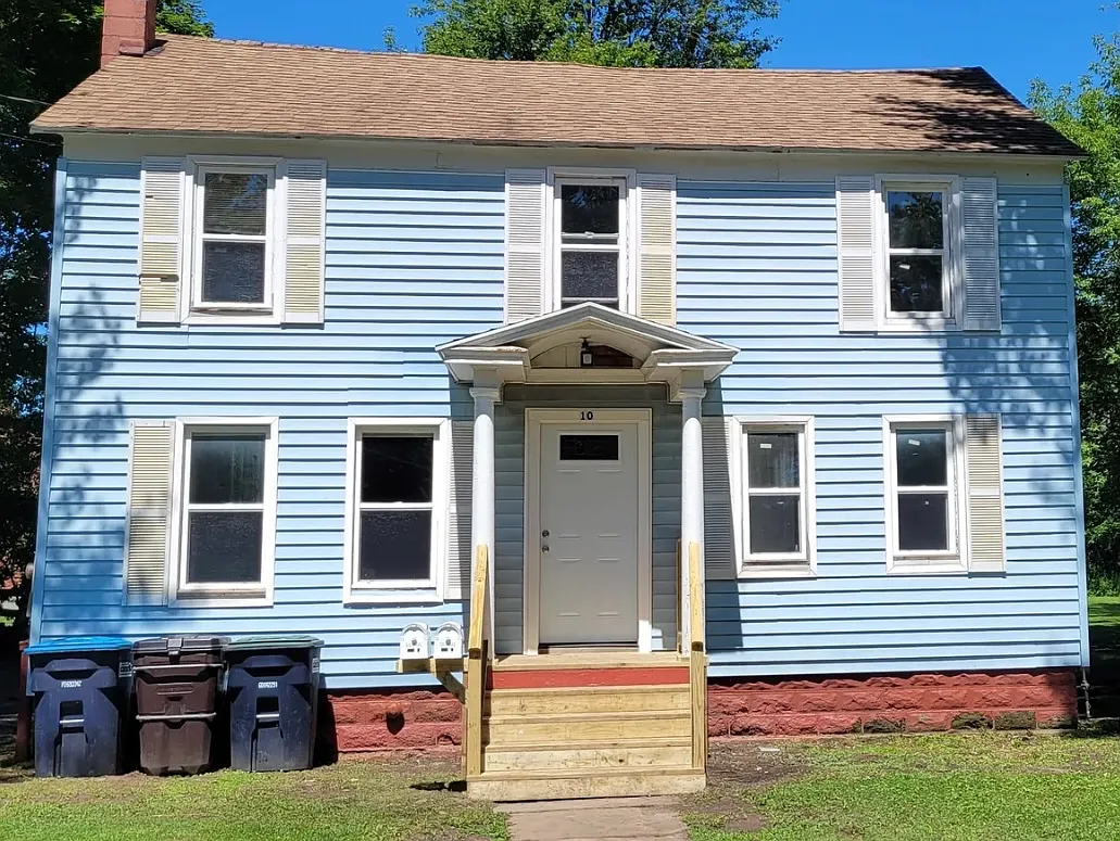 5 bed, 2392 sqft, $517 — Photo 1