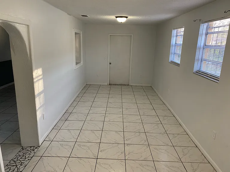 207 Normandy St — Photo 21