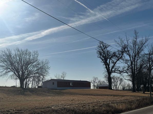 304 S Main St, Bassett, IA 50645