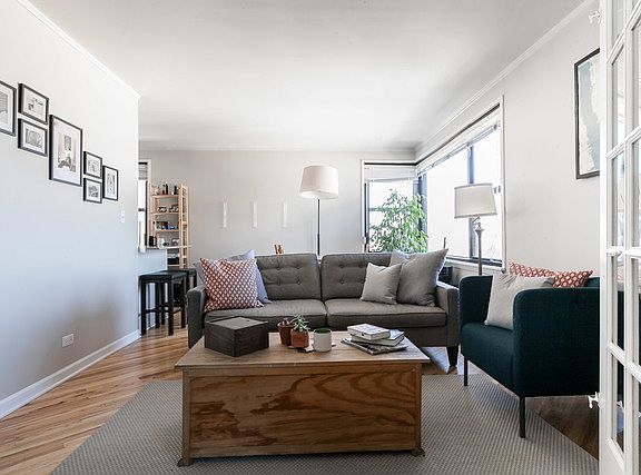 2nd image of 525 W Aldine Ave APT 602