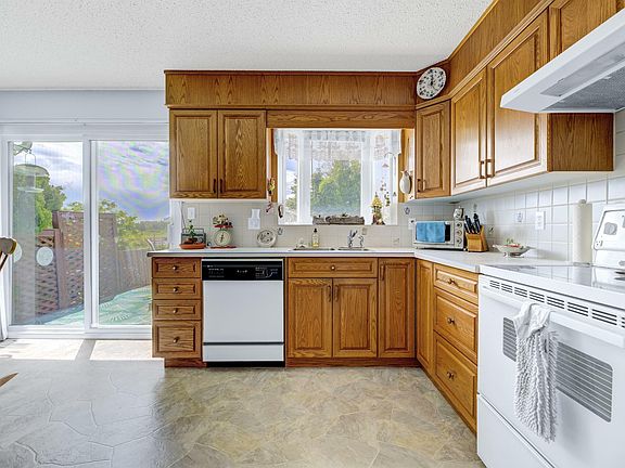 5th image of 19 Garden Valley Dr
