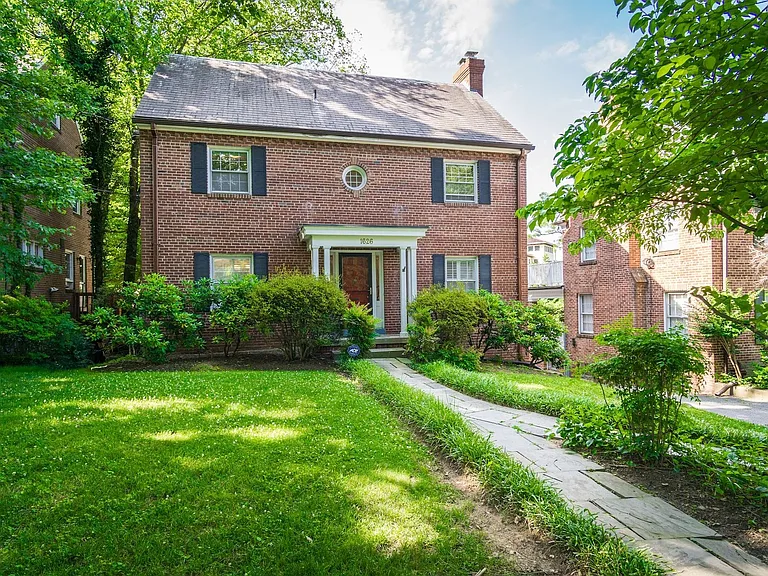 1626 Kalmia Rd NW — Photo 3