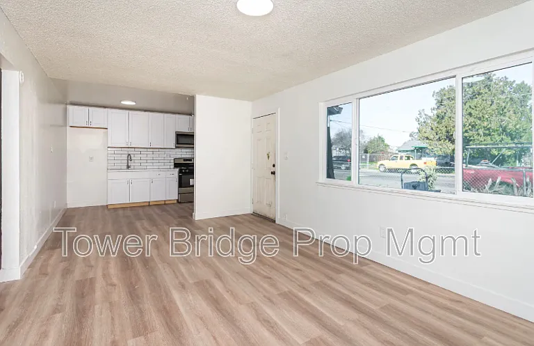 1718 Grand Ave — Photo 2