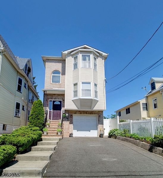2nd image of 642 Monroe Ave