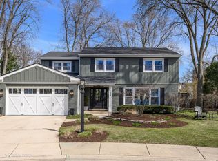 104 Hollywood Ct, Wilmette, IL 60091