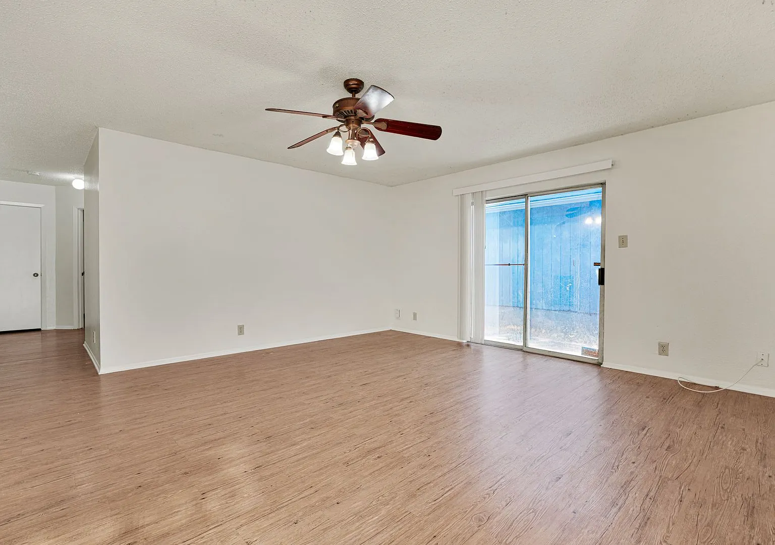 Charming 3BR/2BA Home Near UTSA 13343 Pecan Glade — Photo 4