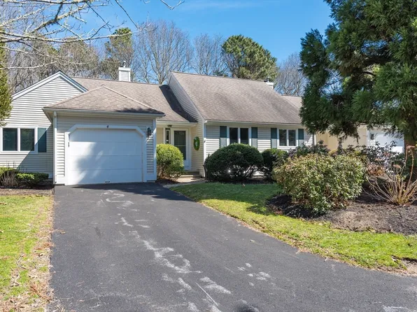 4 Upland Cir #4, Mashpee, MA 02649