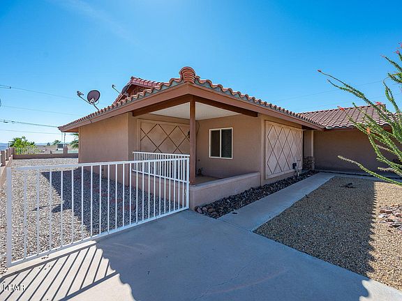 4th image of 3273 Sand Piper Dr