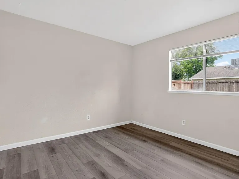 2524 Pemberton Ct — Photo 27