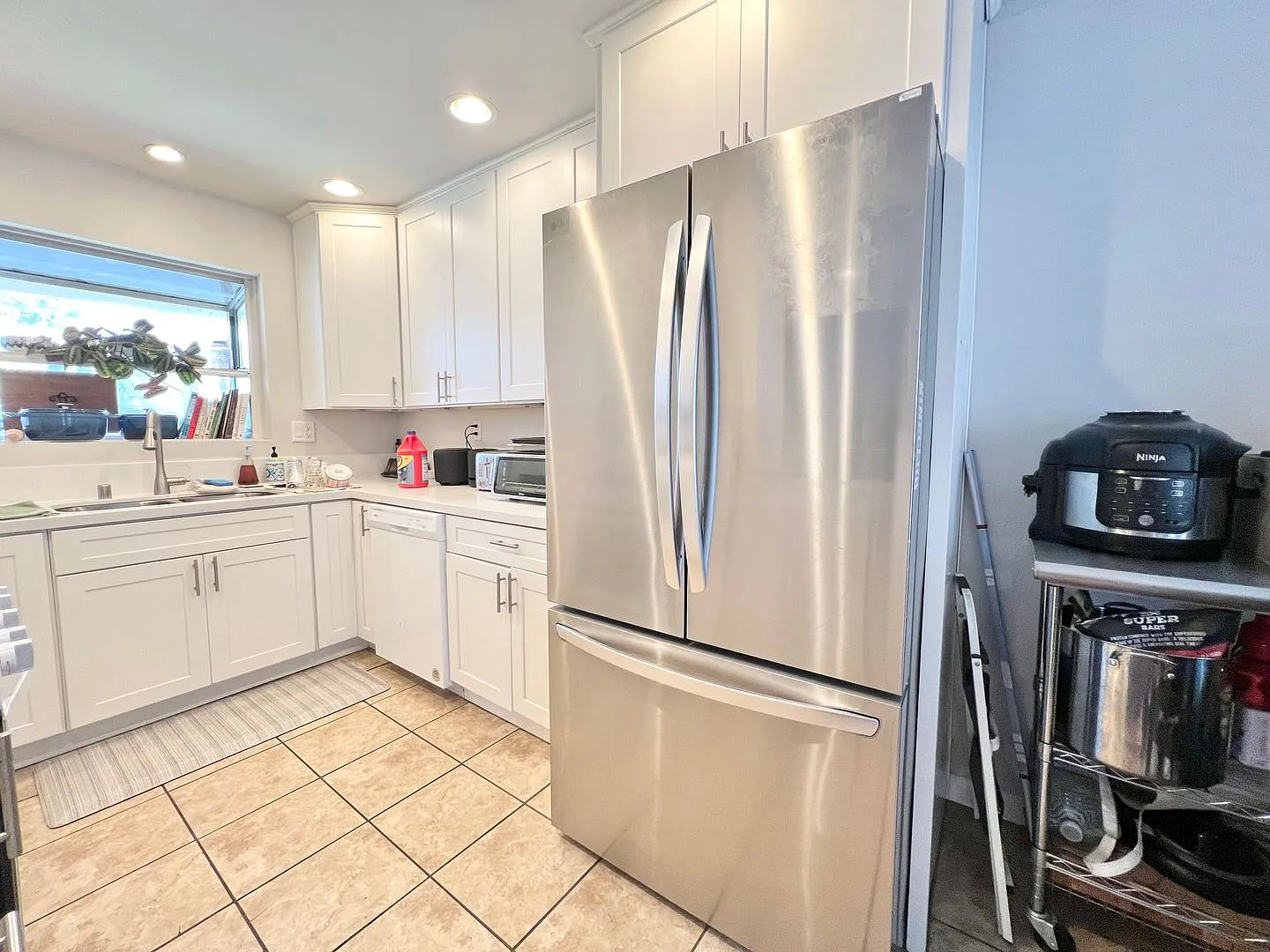 Quiet Long Beach 3BD/2BA Home w/ Pool, Laundry Hookups, & Garage — Photo 3