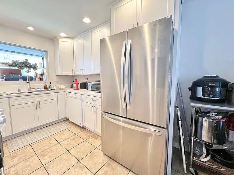 1315 Stevely Ave — Photo 3