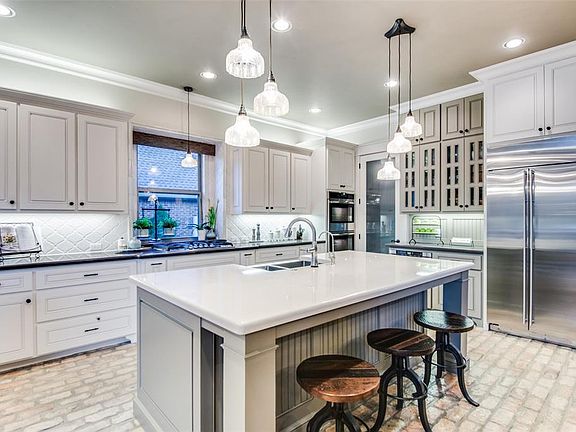 5th image of 3328 Club View Dr