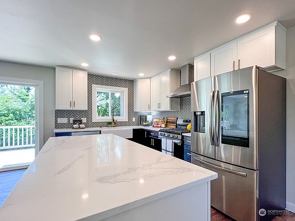 2nd image of 5015 NE 187th Street