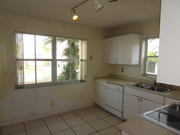 Eat-in kitchen