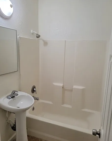 1305 E 56th St #1307-1/2 — Photo 5