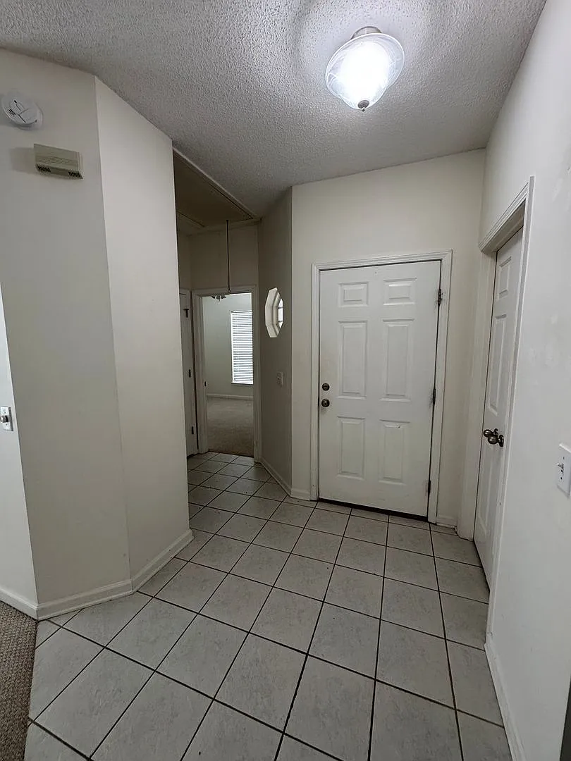 Prime Location! 2BR/2BA Townhome Just Minutes from the Beach — Photo 2