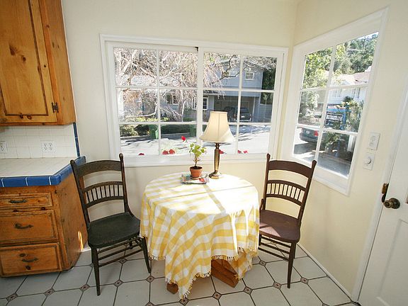 Charming Breakfast Nook