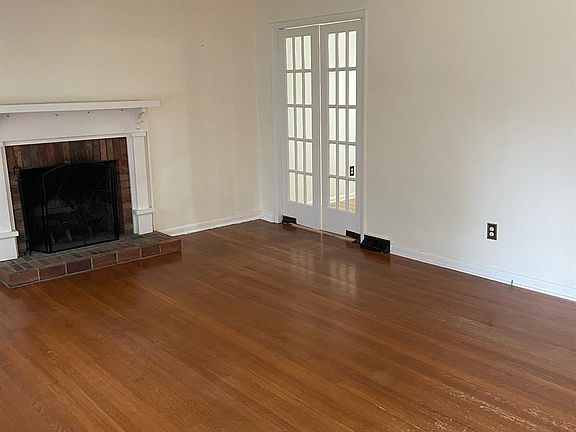 3rd image of 105 Rider Dr