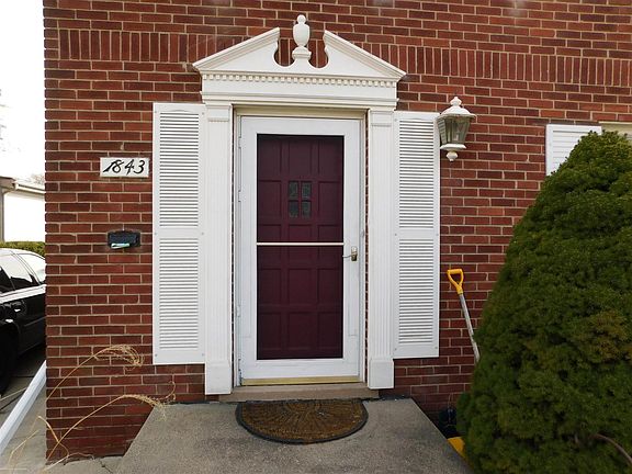 3rd image of 1843 Lochmoor Blvd