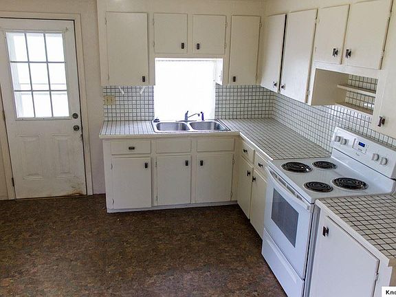 2nd image of 305 W Curtis St