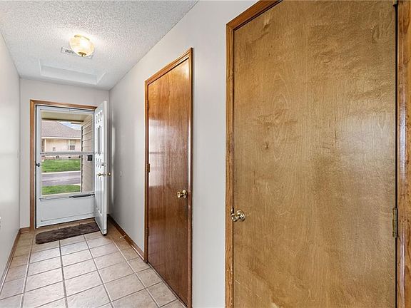 4th image of 515 S Saturn Dr